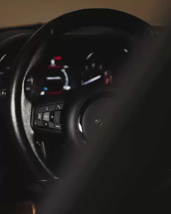 Jaguar F-Type 2018 - 45950 EUR, 78000 km - AUTO.MOTO.pt - 78000km - foto 15 de 31