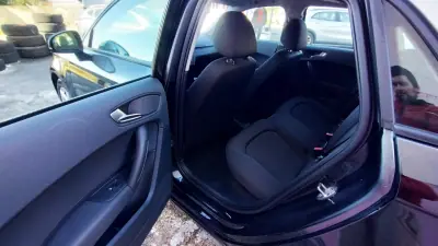 Audi A1 Sportback 2014 - 10999 EUR, 159000 km - AUTO.MOTO.pt - 159000km - foto 17 de 37