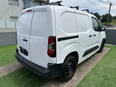 Citroën Berlingo 1.5 Hdi 2019 - 9900 EUR, 180000 km - AUTO.MOTO.pt - 180000km - foto 8 de 43
