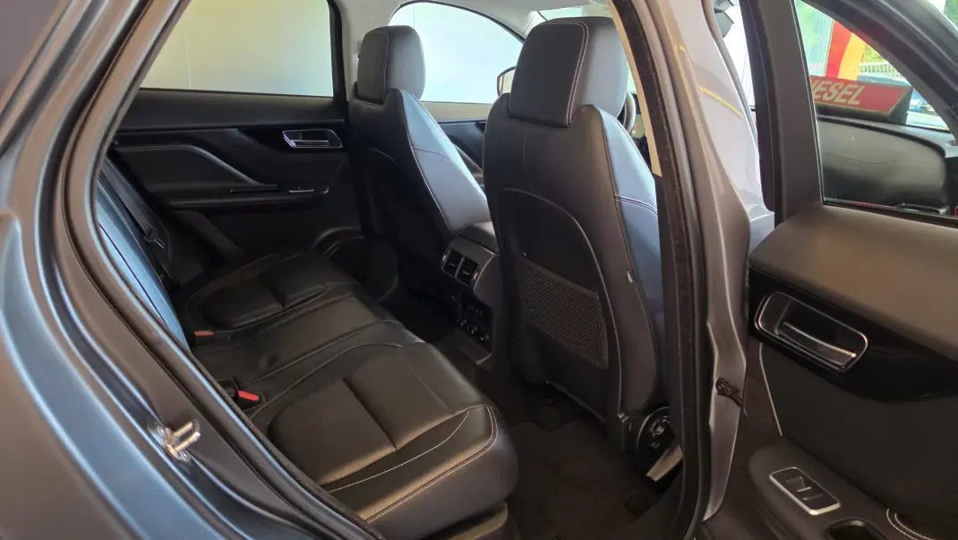 Jaguar F-Pace 2017 - 19500 EUR, 157804 km - 157804km - foto 68 de 74