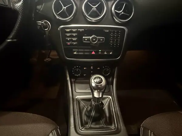 Mercedes-Benz A 180 2014 - 12990 EUR, 290000 km - AUTO.MOTO.pt - 290000km - foto 15 de 15