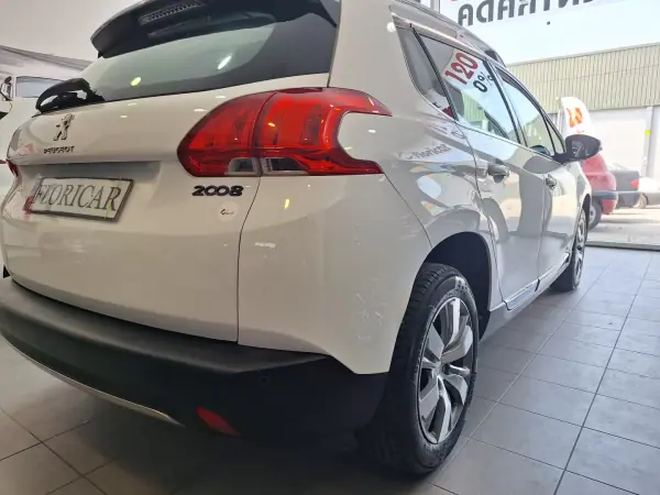 Peugeot 2008 2015 - 8900 EUR, 108000 km - AUTO.MOTO.pt - 108000km - foto 8 de 18