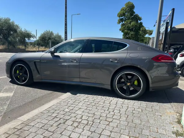 Porsche Panamera 2015 - 39900 EUR, 124815 km - AUTO.MOTO.pt - 124815km - foto 5 de 41