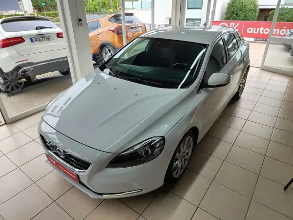 Volvo V40 2013 - 7750 EUR, 298000 km - AUTO.MOTO.pt - 298000km - foto 6 de 36