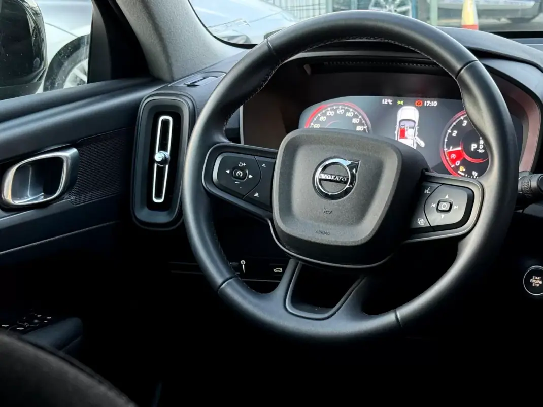 Volvo XC 40 2021 - 26950 EUR, 90000 km - AUTO.MOTO.pt - 90000km - foto 10 de 20