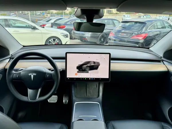 Tesla Model Y 2024 - 37999 EUR, 35000 km - AUTO.MOTO.pt - 35000km - foto 6 de 22