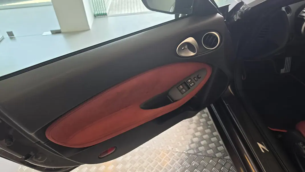 Nissan 370 Z 2010 - 39900 EUR, 111567 km - AUTO.MOTO.pt - 111567km - foto 36 de 62