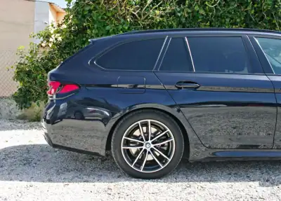 BMW 530e 2022 - 44900 EUR, 52332 km - AUTO.MOTO.pt - 52332km - foto 9 de 46