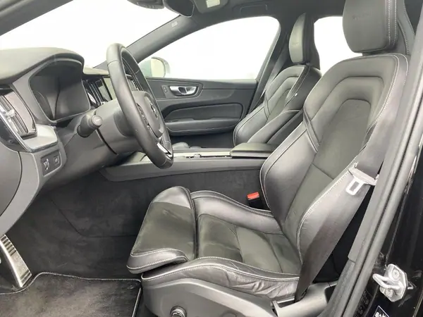 Volvo XC 60 2019 - 33980 EUR, 79000 km - AUTO.MOTO.pt - 79000km - foto 4 de 15