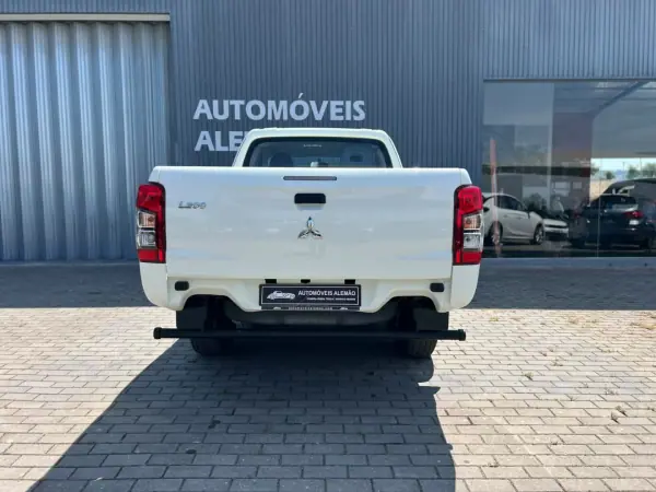 Mitsubishi L 200 King Cab 2022 - 32750 EUR, 86914 km - AUTO.MOTO.pt - 86914km - foto 13 de 16