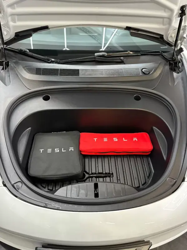 Tesla Model 3 2023 - 33500 EUR, 55603 km - AUTO.MOTO.pt - 55603km - foto 7 de 10