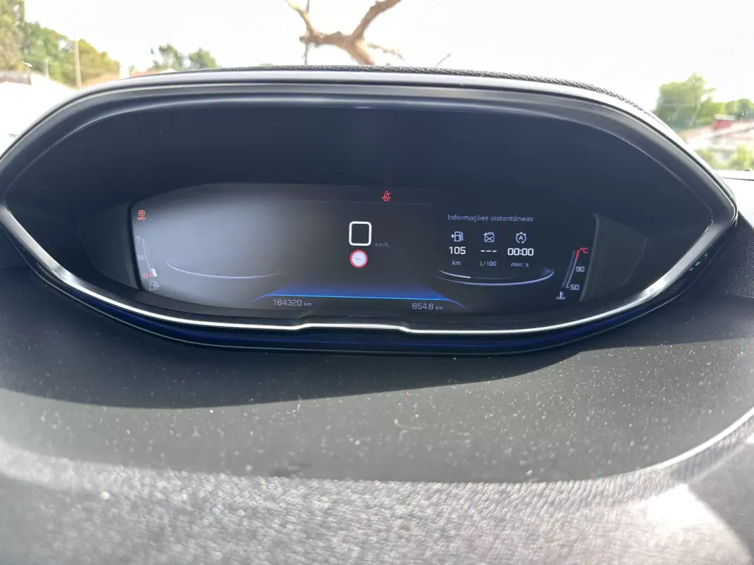 Peugeot 3008 2019 - 17900 EUR, 180000 km - AUTO.MOTO.pt - 180000km - foto 24 de 62