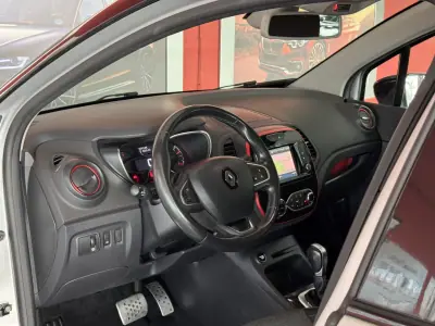 Renault Captur 2017 - 14990 EUR, 69213 km - AUTO.MOTO.pt - 69213km - foto 16 de 21