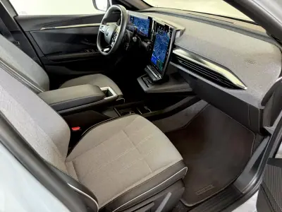 Renault Mégane E-Tech 2022 - 24999 EUR, 27000 km - AUTO.MOTO.pt - 27000km - foto 47 de 116