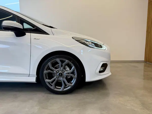 Ford Fiesta 2018 - 11000 EUR, 146800 km - AUTO.MOTO.pt - 146800km - foto 23 de 78