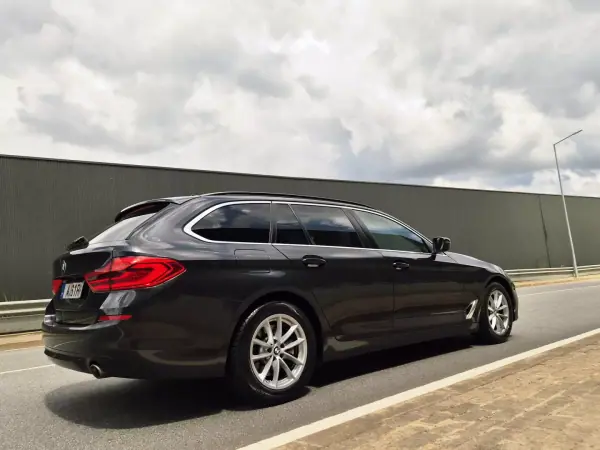 BMW 520 2017 - 19900 EUR, 171000 km - AUTO.MOTO.pt - 171000km - foto 3 de 19
