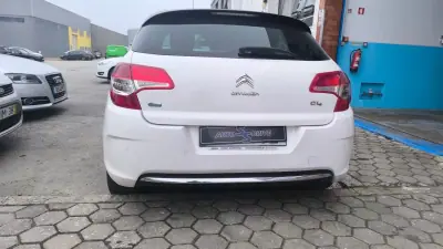 Citroën C4 2012 - 8900 EUR, 180000 km - AUTO.MOTO.pt - 180000km - foto 22 de 24