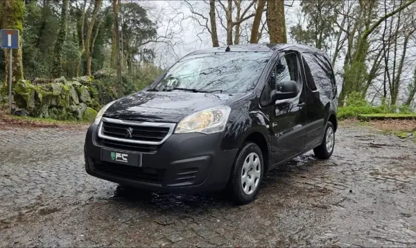 Peugeot Partner 2015 - 8350 EUR, 157000 km - AUTO.MOTO.pt - 157000km - foto 2 de 15