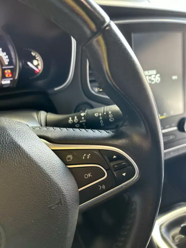Renault Mégane 2019 - 14250 EUR, 135000 km - AUTO.MOTO.pt - 135000km - foto 19 de 37