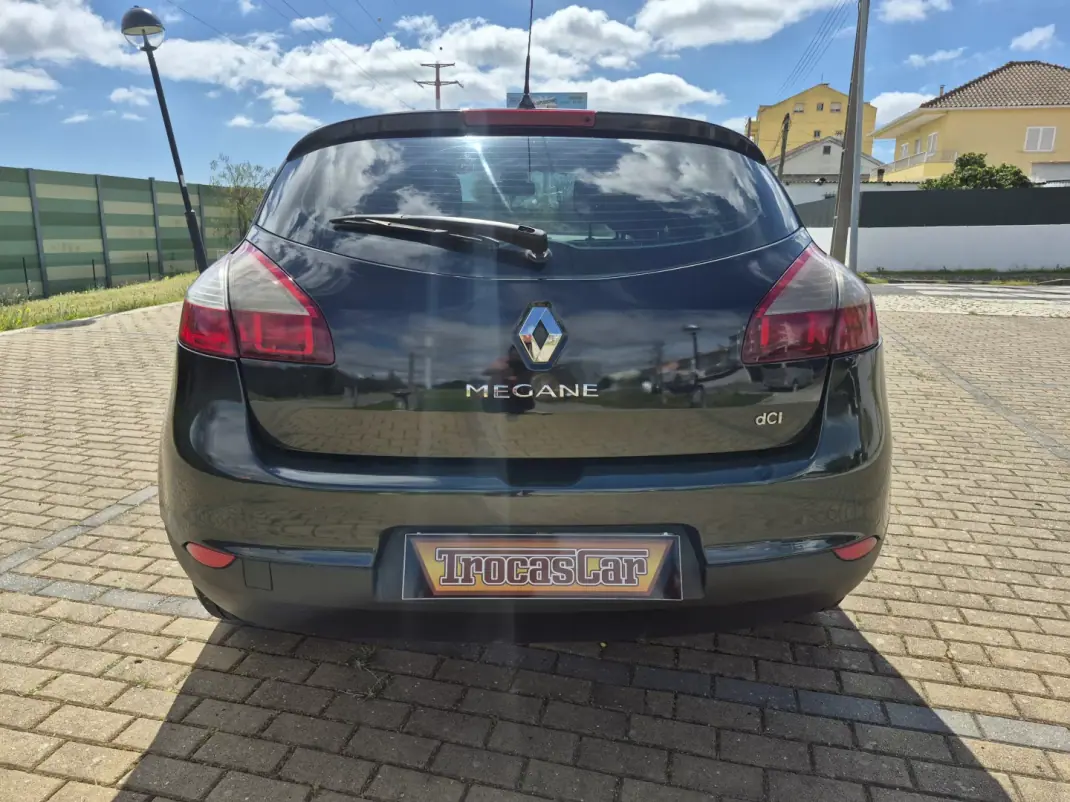 Renault Mégane 2010 - 5250 EUR, 255154 km - AUTO.MOTO.pt - 255154km - foto 8 de 23