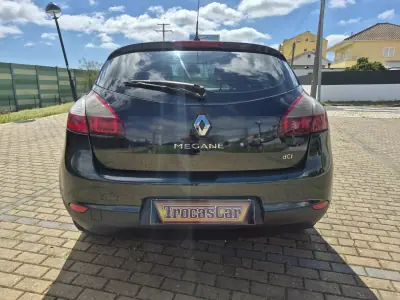 Renault Mégane 2010 - 5250 EUR, 255154 km - AUTO.MOTO.pt - 255154km - foto 8 de 23
