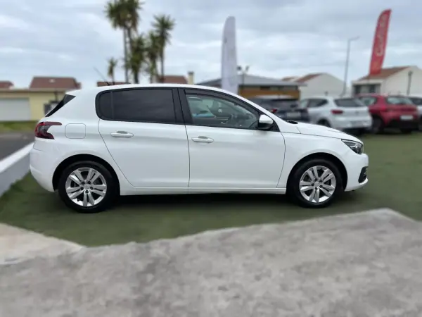 Peugeot 308 2018 - 15990 EUR, 149065 km - AUTO.MOTO.pt - 149065km - foto 3 de 14