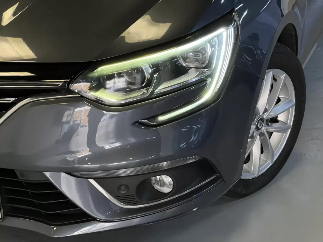 Renault Mégane 2016 - 11990 EUR, 140000 km - AUTO.MOTO.pt - 140000km - foto 38 de 41