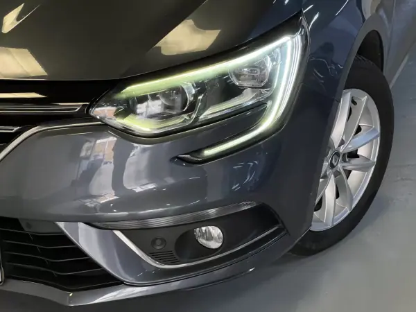 Renault Mégane 2016 - 11990 EUR, 140000 km - AUTO.MOTO.pt - 140000km - foto 38 de 41