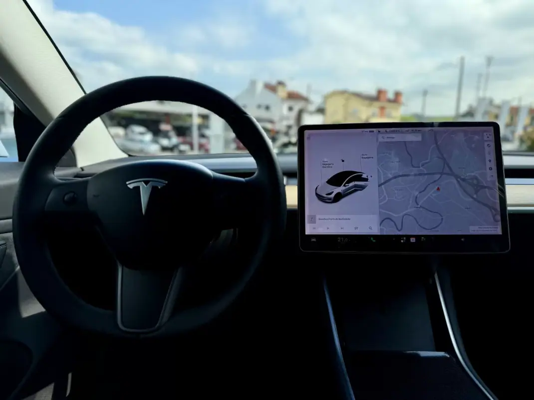 Tesla Model 3 2020 - 27950 EUR, 97000 km - 97000km - foto 18 de 26