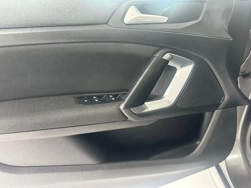 Peugeot 308 SW 2018 - 12990 EUR, 153000 km - 153000km - foto 8 de 29