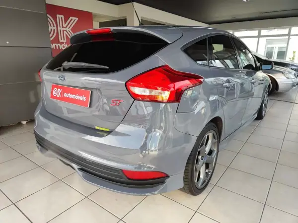 Ford Focus 2015 - 20500 EUR, 125550 km - AUTO.MOTO.pt - 125550km - foto 11 de 40