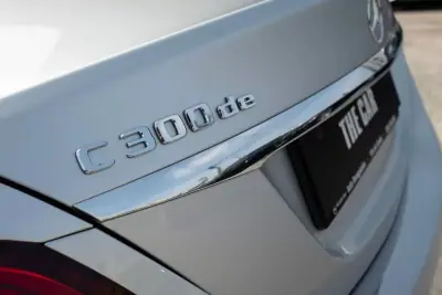 Mercedes-Benz C 300 2021 - 31900 EUR, 154000 km - 154000km - foto 7 de 23
