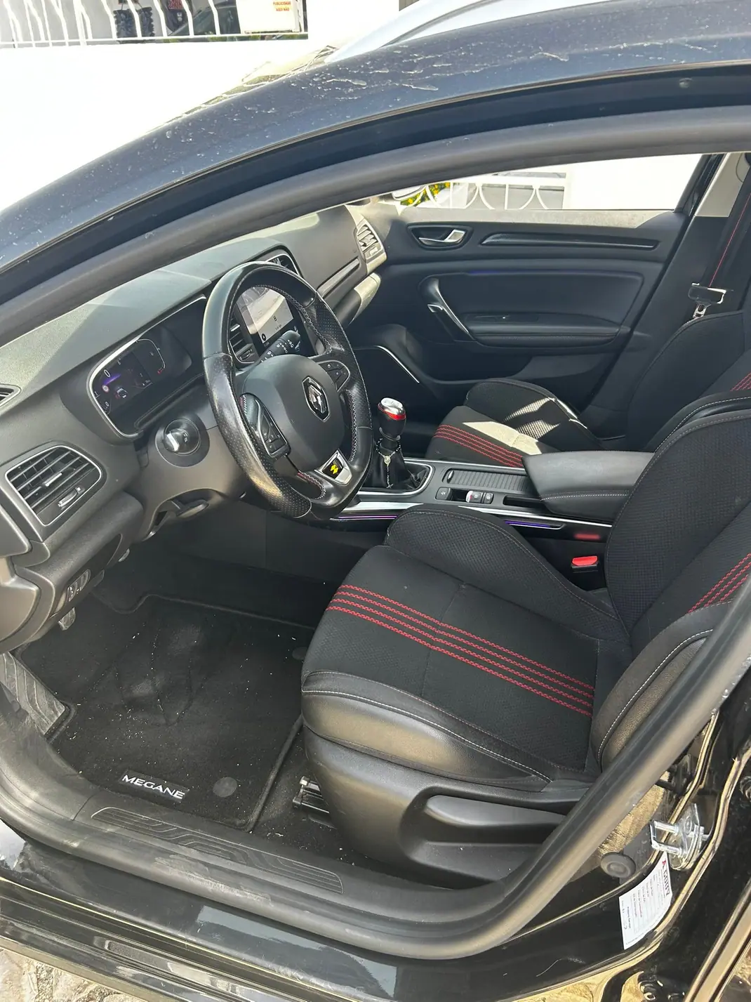 Renault Mégane Sport Tourer 2021 - 16500 EUR, 103500 km - 103500km - foto 7 de 11