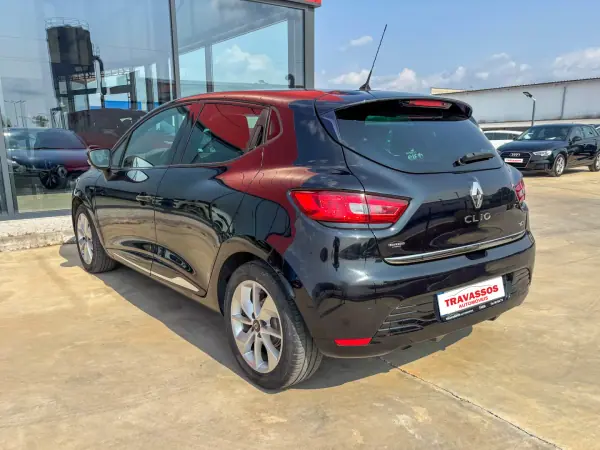 Renault Clio 2016 - 10900 EUR, 119999 km - AUTO.MOTO.pt - 119999km - foto 5 de 14