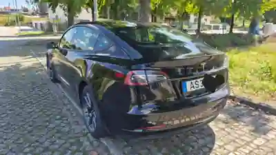 Tesla Model 3 2021 - 23000 EUR, 89000 km - AUTO.MOTO.pt - 89000km - foto 3 de 7
