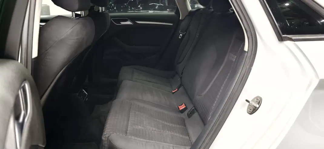 Audi A3 Limousine 2014 - 19900 EUR, 164761 km - 164761km - foto 29 de 40
