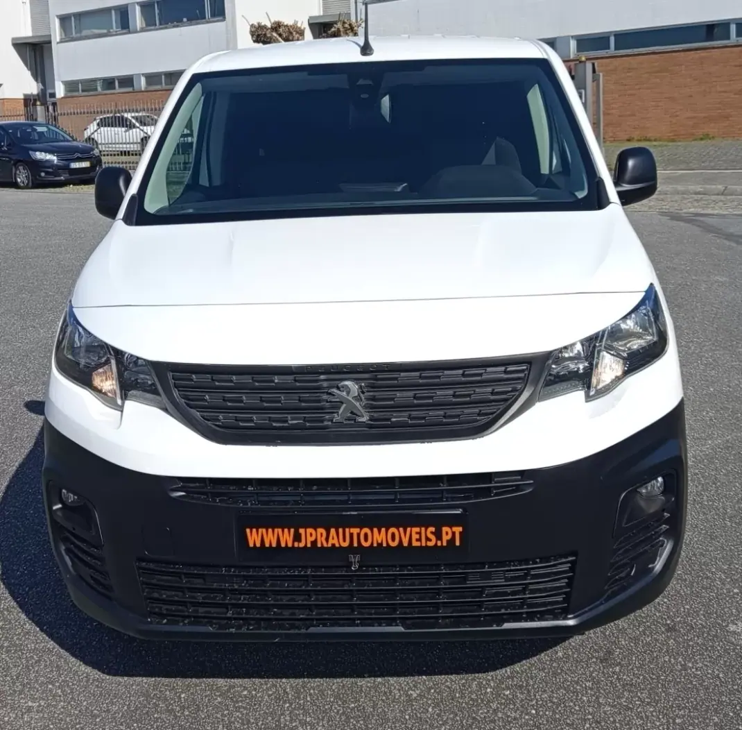 Peugeot Partner 2019 - 12990 EUR, 91000 km - AUTO.MOTO.pt - 91000km - foto 2 de 16