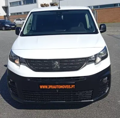 Peugeot Partner 2019 - 12990 EUR, 91000 km - AUTO.MOTO.pt - 91000km - foto 2 de 16