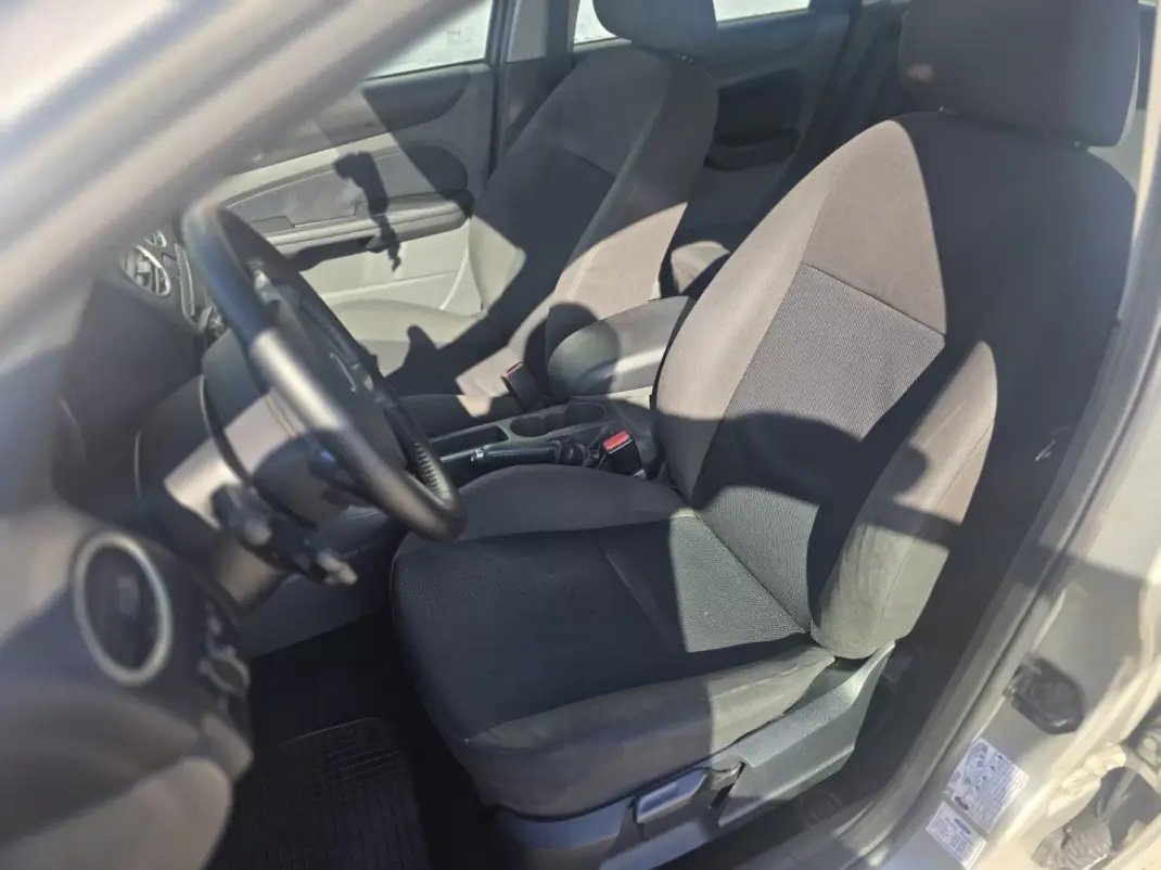 Ford Focus 2006 - 2750 EUR, 323000 km - 323000km - foto 8 de 17