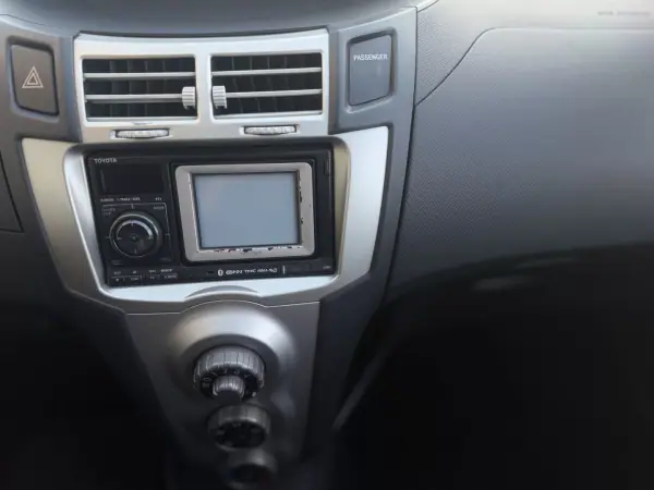 Toyota Yaris 2008 - 6500 EUR, 220615 km - AUTO.MOTO.pt - 220615km - foto 14 de 18