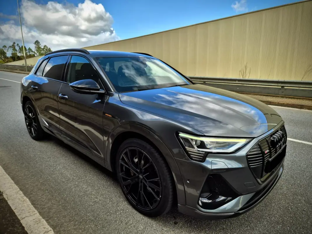 Audi e-tron 2020 - 29000 EUR, 133000 km - AUTO.MOTO.pt - 133000km - foto 1 de 23