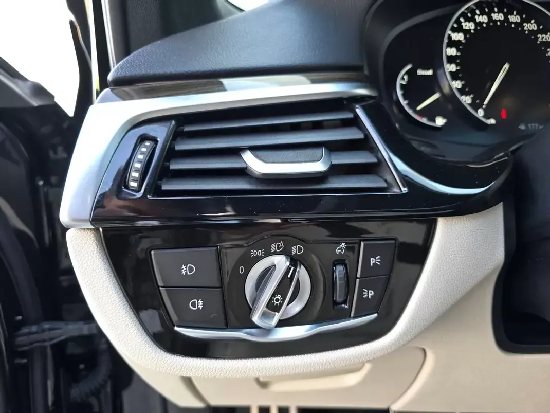 BMW 520 2019 - 30990 EUR, 98500 km - AUTO.MOTO.pt - 98500km - foto 36 de 44