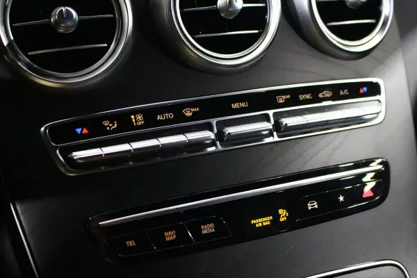 Mercedes-Benz GLC 220 2019 - 39400 EUR, 165000 km - AUTO.MOTO.pt - 165000km - foto 28 de 37