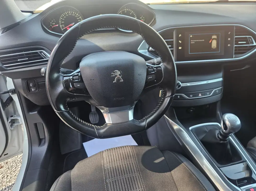 Peugeot 308 SW 2019 - 13500 EUR, 145500 km - 145500km - foto 12 de 33
