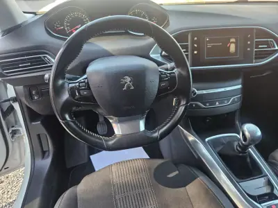 Peugeot 308 SW 2019 - 13500 EUR, 145500 km - 145500km - foto 12 de 33