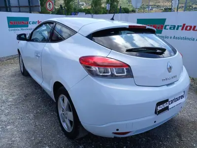 Renault Mégane Coupe 2010 - 7950 EUR, 115752 km - AUTO.MOTO.pt - 115752km - foto 10 de 25