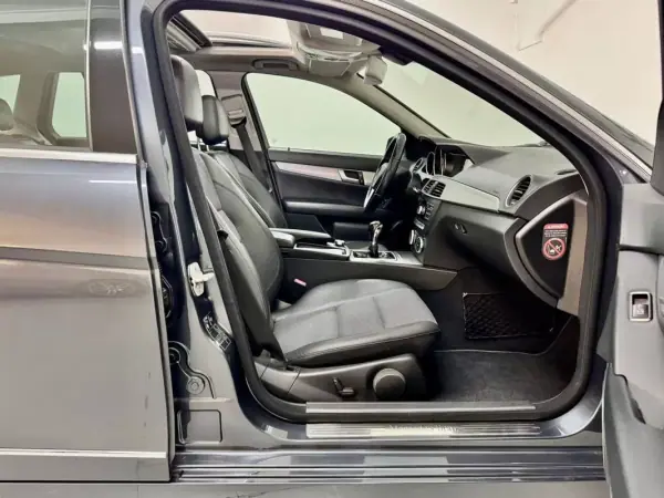 Mercedes-Benz C 220 2013 - 13750 EUR, 177000 km - AUTO.MOTO.pt - 177000km - foto 48 de 54