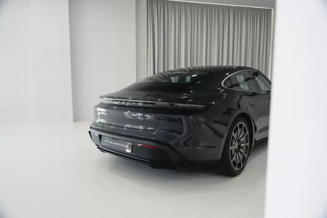Porsche Taycan 2020 - 59950 EUR, 87282 km - 87282km - foto 18 de 46