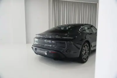 Porsche Taycan 2020 - 59950 EUR, 87282 km - AUTO.MOTO.pt - 87282km - foto 18 de 46