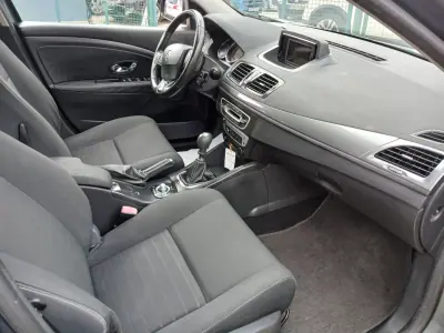 Renault Mégane Sport Tourer 2016 - 8950 EUR, 157317 km - AUTO.MOTO.pt - 157317km - foto 22 de 25
